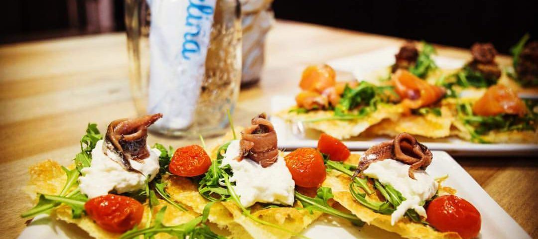 Focaccia Gourmet con stacciatella di mozzarella e acciughe salate di camogli